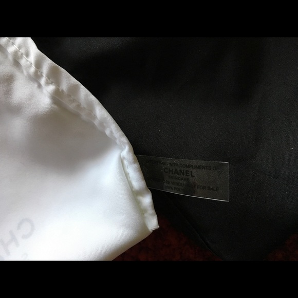 Chanel  Satin bags with draw string closure - Picture 2 of 3